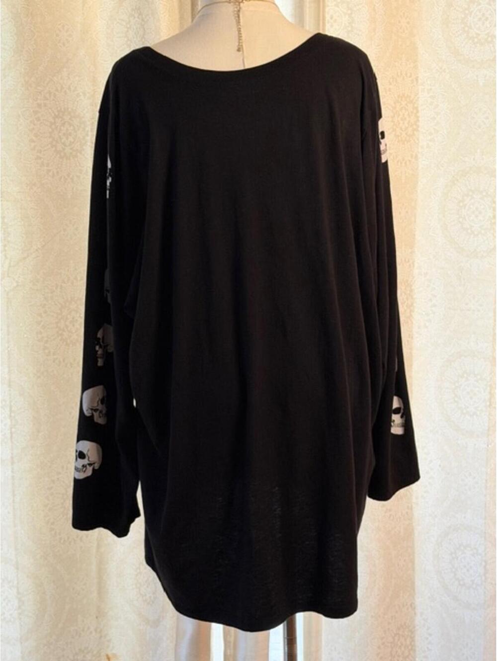 Torrid Black Skull Sleeve Tunic Top Size 3 Long Sleeve